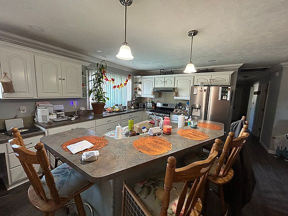 Breakfast bar / Kitchen