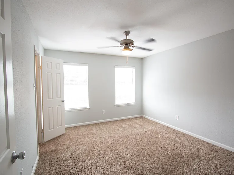 The Claridge Apartments — Photo 18