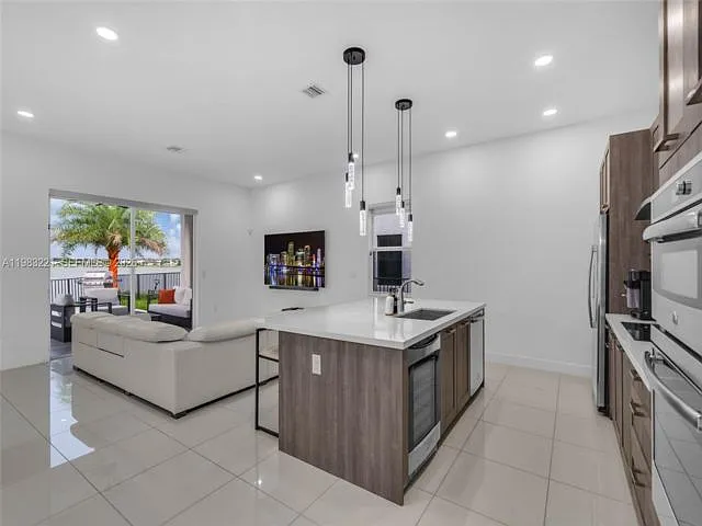 15540 NW 88th Ave — Photo 17