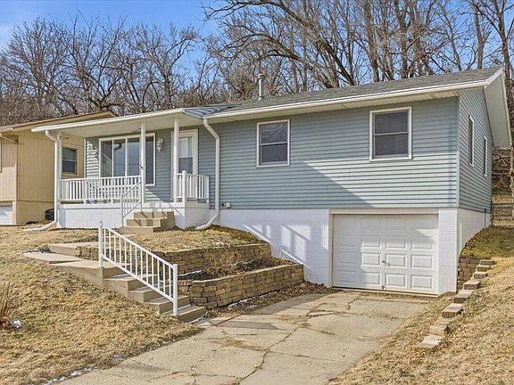 3rd image of 208 Ebaugh St