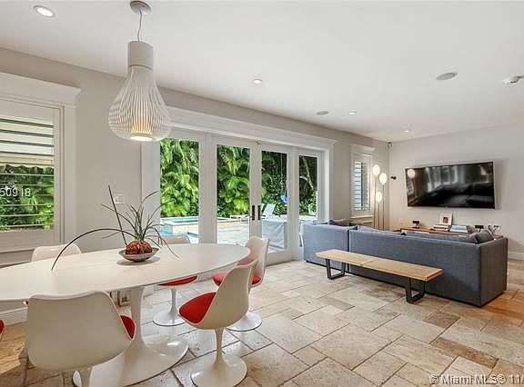 3rd image of 6815 Mindello St