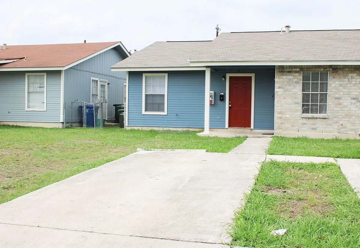 Building Photo - 815 W Olmos Dr