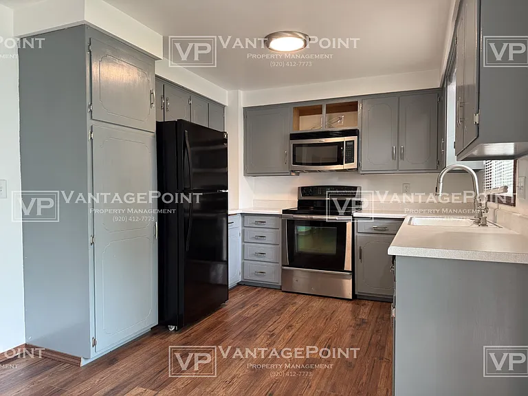 1711 Edgehill Dr — Photo 6