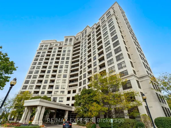 9225 Jane St, Vaughan, ON