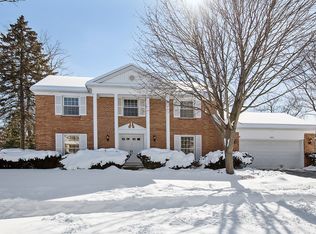 2821 White Pine Dr, Northbrook, IL