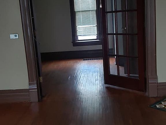 4th image of 119 S Jackson St #1