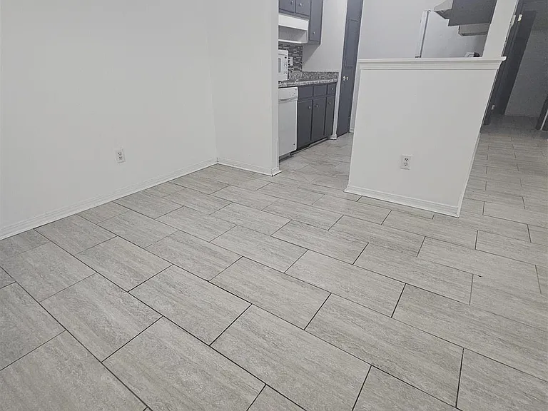 8380 Country Walk Dr #B — Photo 14