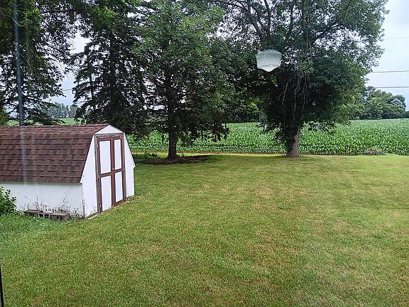 Large back lot, so peaceful.