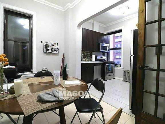 3rd image of 171 E 81st St #5L