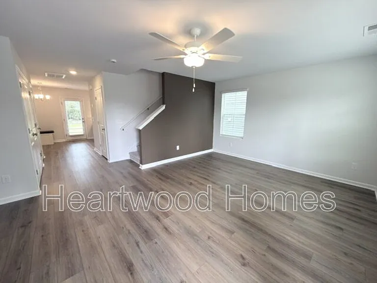 807 Coburg Ln — Photo 9
