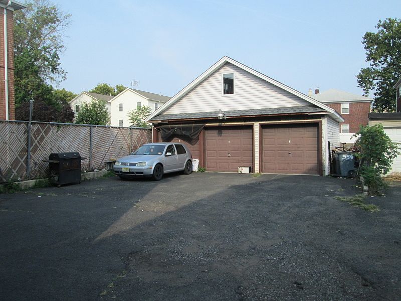 2nd image of 554-556 Maple Ave