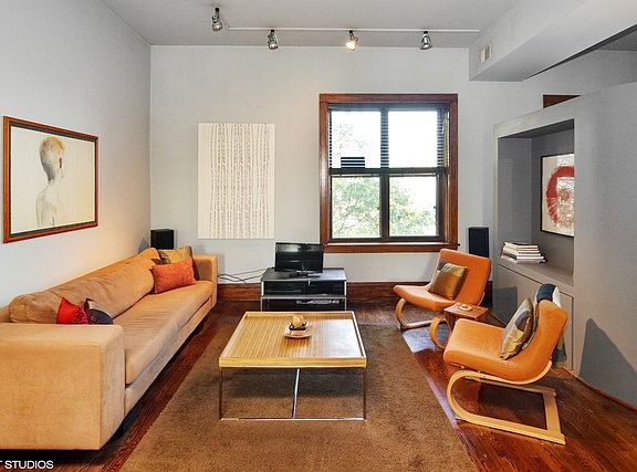 3rd image of 2051 W Cortez St #3D