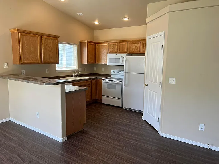 625 Gimlet Dr — Photo 3