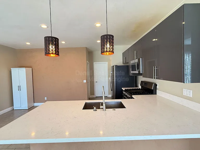 6425 W Desert Hollow Dr — Photo 10