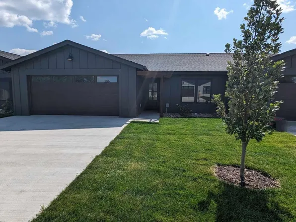 3916 Dorothys Ln, Spirit Lake, IA 51360
