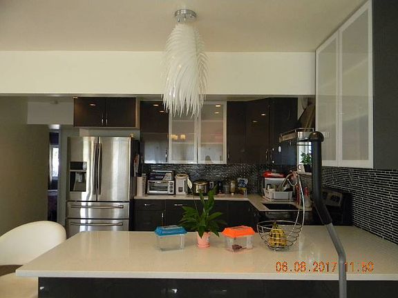 4th image of 2122 Prospect Ave