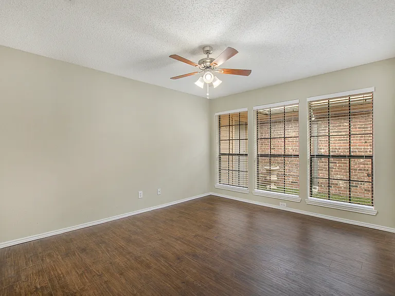 4115 San Mateo Dr — Photo 3