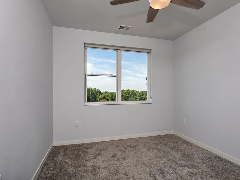Midtown Reserve Apartment — Photo 3