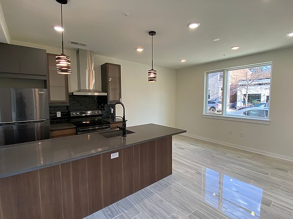 4th image of 3404 Conrad St