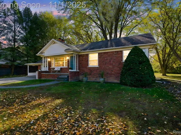 19342 22 Mile Rd, Macomb, MI 48044