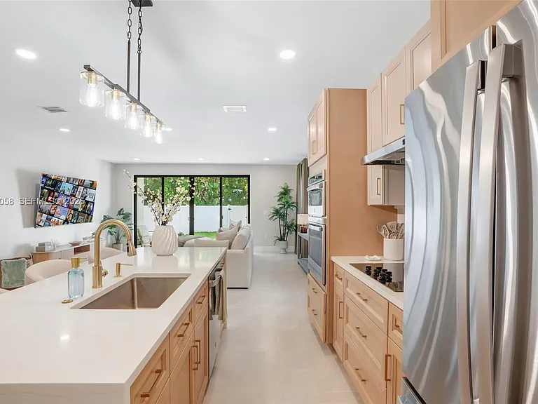 701 SW 17th St — Photo 17