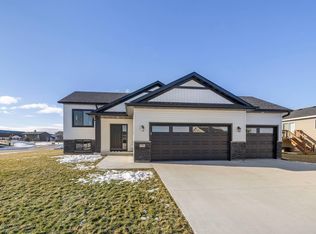 729 Tall Grass Ln, Wanamingo, MN 55983