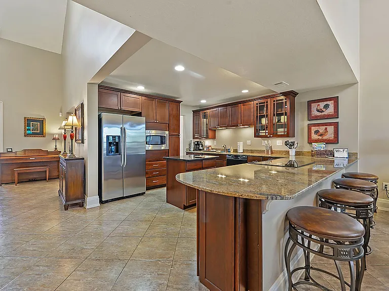 386 Meaut St — Photo 4