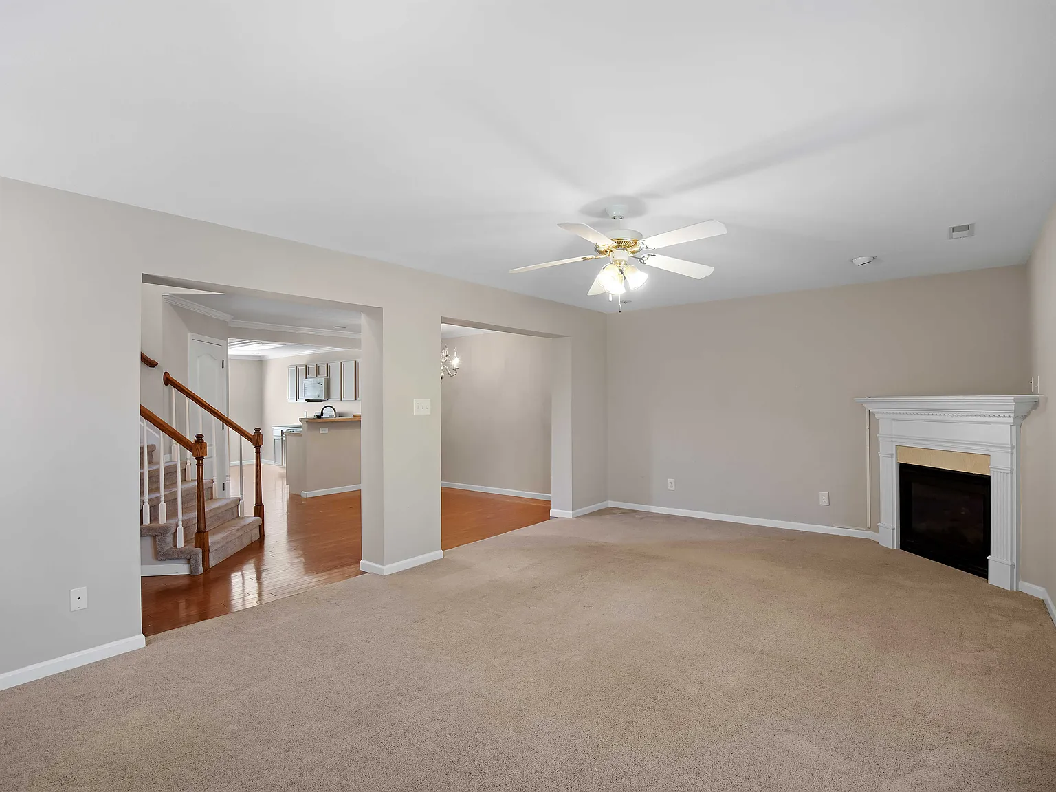 3 bed, 2.5 bath, 1718 sqft, $2,100 — Photo 3