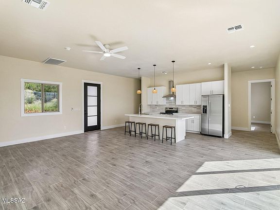 2nd image of 1689 Avenida Calamar