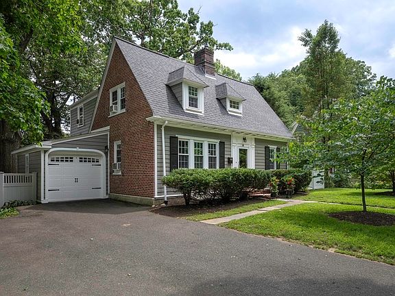 2nd image of 85 Woodlawn Ave