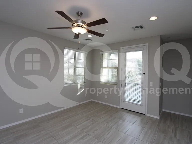 1731 E Dogwood Ln — Photo 9