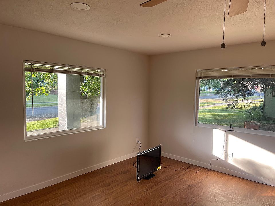 2nd image of 206 E Spring St