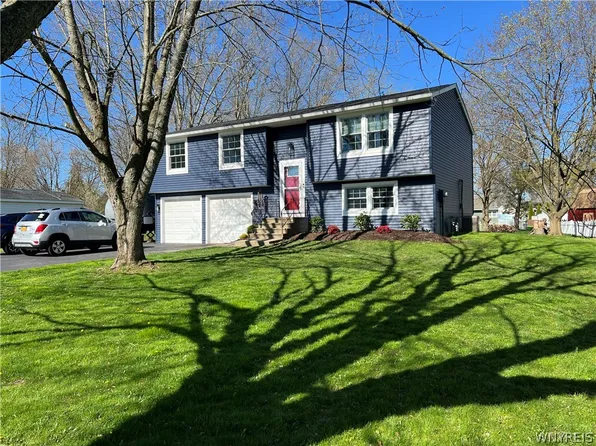 5876 Marion Dr, Lockport, NY 14094