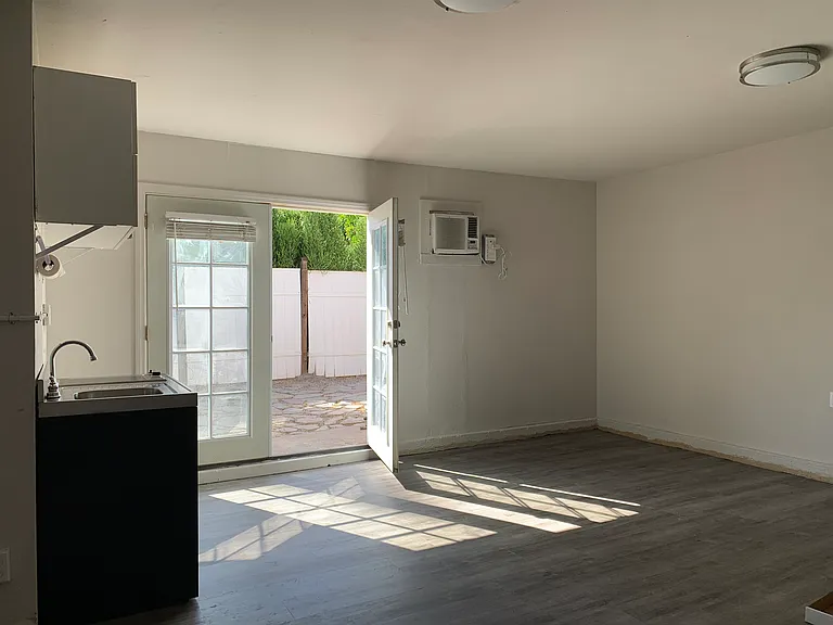 342 S Madrona Ave #B — Photo 3