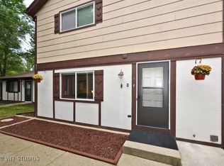 34W951 Stanton Dr APT F, St Charles, IL