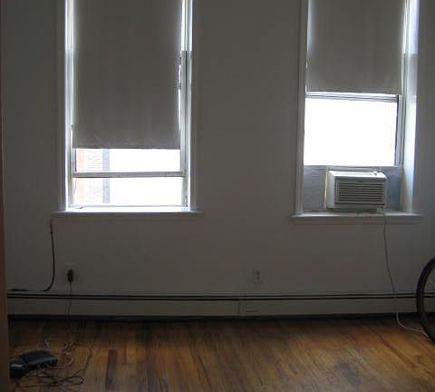 4th image of 155 Manhattan Ave APT 2R