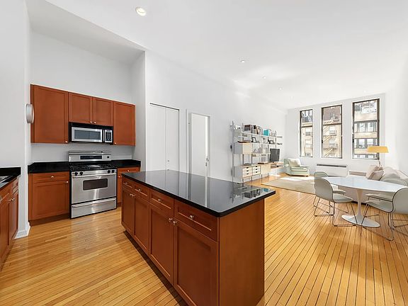 2nd image of 252 7th Ave APT 3J
