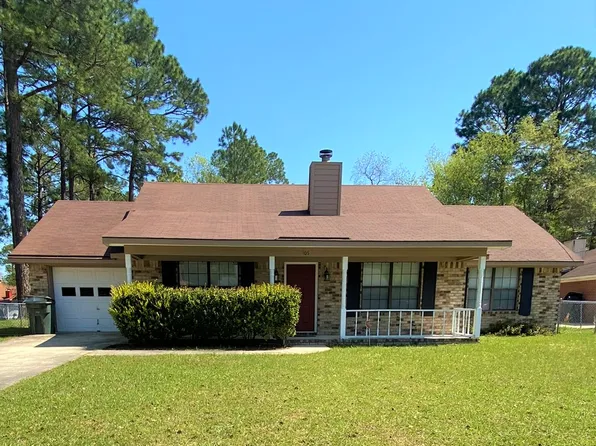 105 Maid Marian Ct, Hinesville, GA 31313