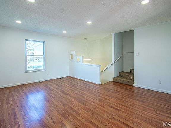 3rd image of 689 Boca Raton Dr #B