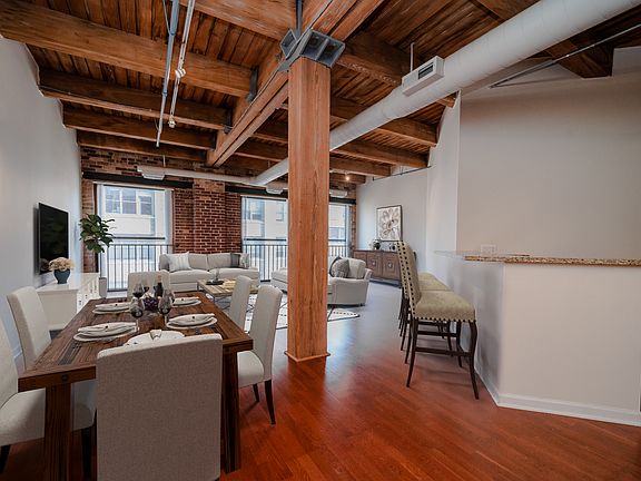 2nd image of 225 W Huron St APT 514
