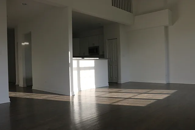 3 bed, 3.5 bath, 1945 sqft, $3,100 — Photo 4