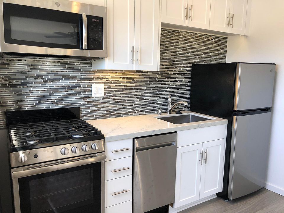 1st image of 3755 Ingraham St #205