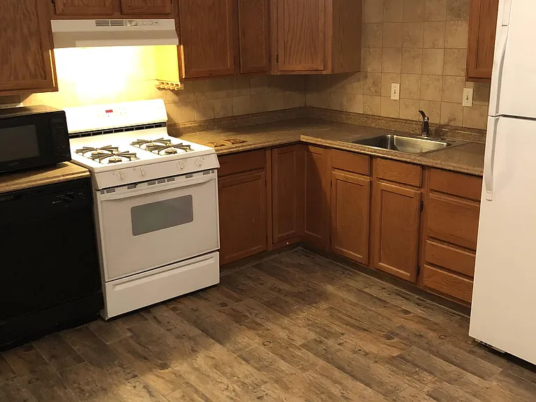 1419 E Hedrick Dr — Photo 5