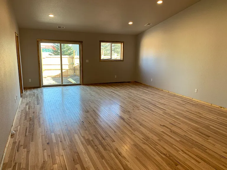 1315 Bette Ln — Photo 2