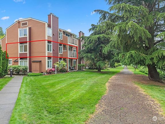 2nd image of 7422 W Lake Sammamish Parkway NE #1-206
