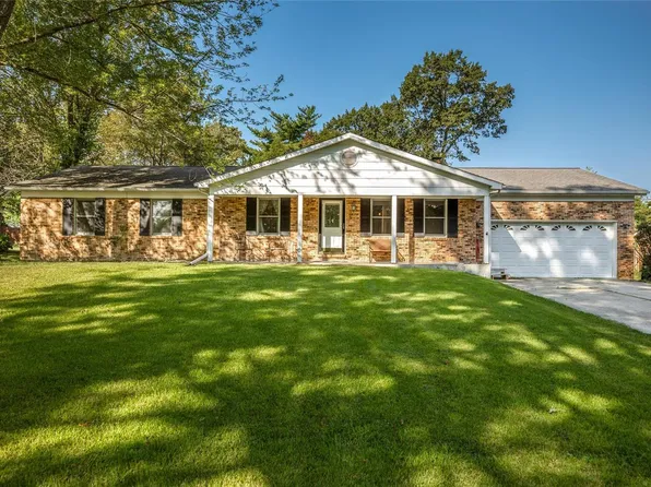 2 Saint Joseph Dr, Lebanon, IL 62254