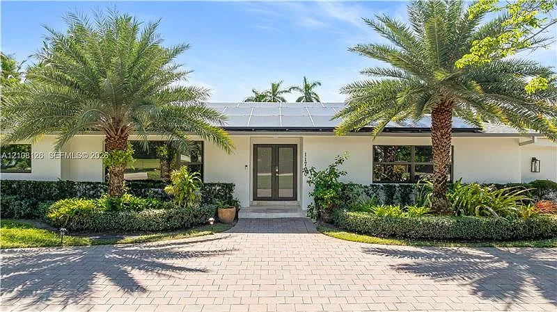 11700 NW 4th St