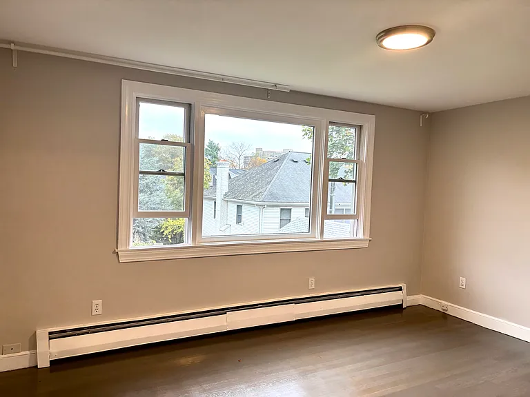 338 Langley Rd — Photo 10