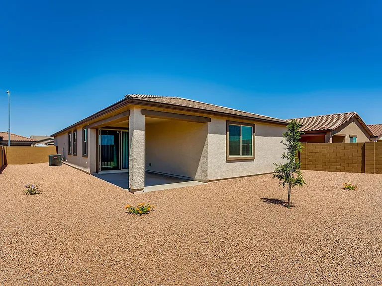 10819 W Lincoln St — Photo 27