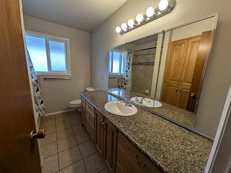 255 S 1 W — Photo 5